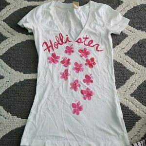 Hollister Flower V-neck T-shirt